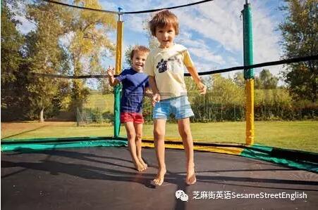 提升孩子平衡的好方法：蹦床